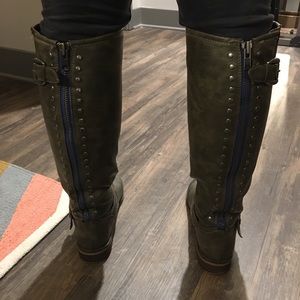 Tall boots with back zipper